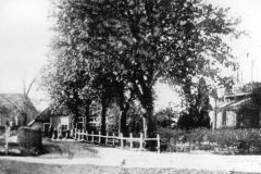 dorpsstraat-naar-de-brink-1900